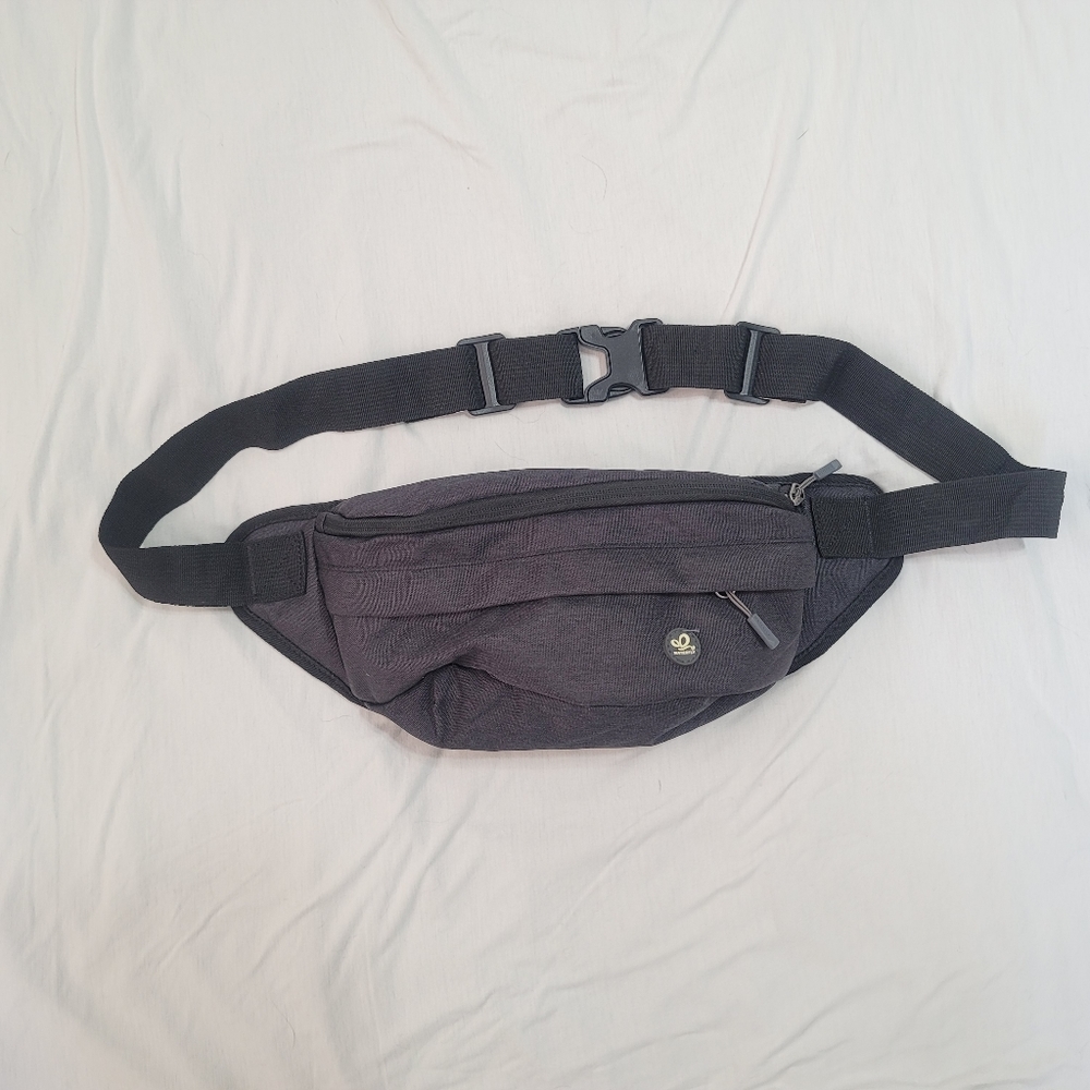 WATERFLY CROSS BODY/BUM/BELT BAG LARGE BLACK BUCKLE ZIPPERED